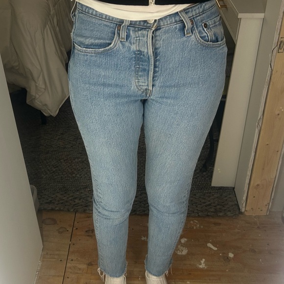 Lightwash Levi's 501 jeans - Picture 3 of 4